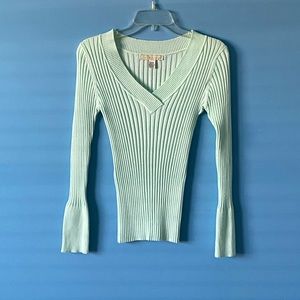 Fitted V-neck sweater